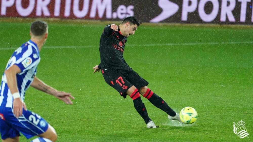  尤文图斯防线送礼不断遭弱旅逼平丢榜首  