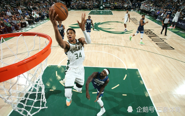  字母哥伤愈回归狂揽40分15板  