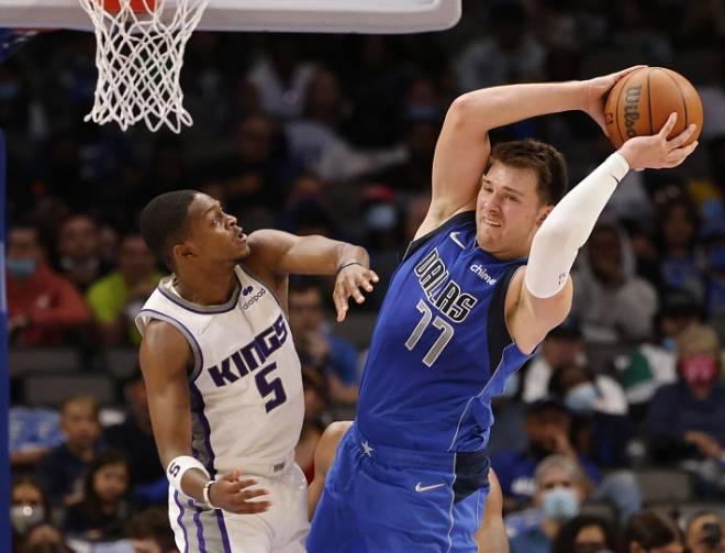  福克斯全面发挥国王爆冷击退湖人终结对手连胜