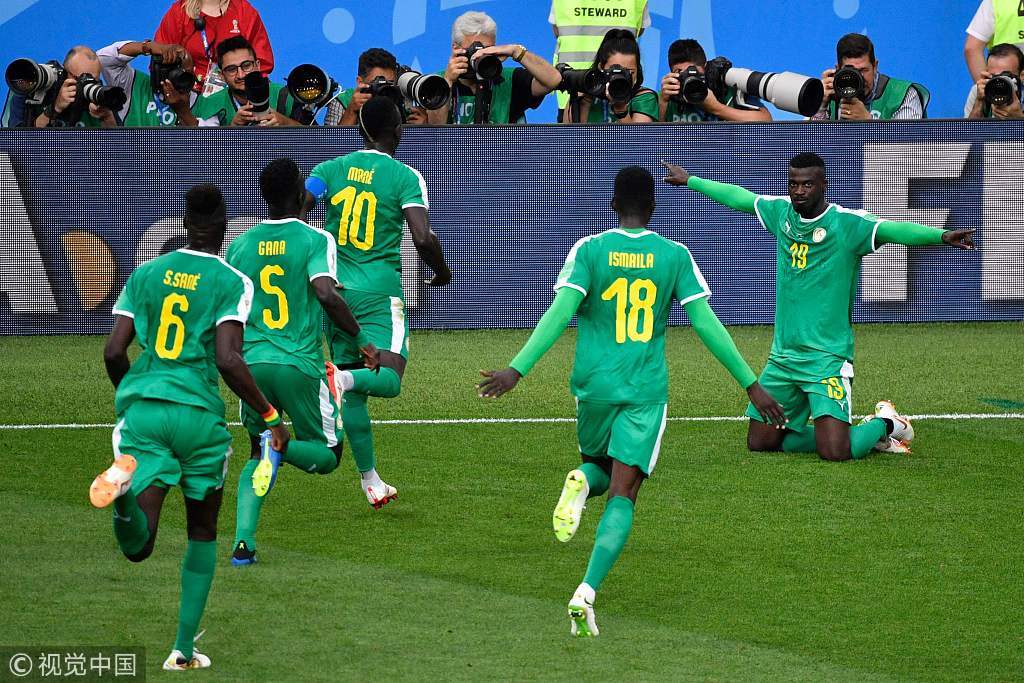  AC米兰角球战术丰富，吉鲁高空优势尽显威力